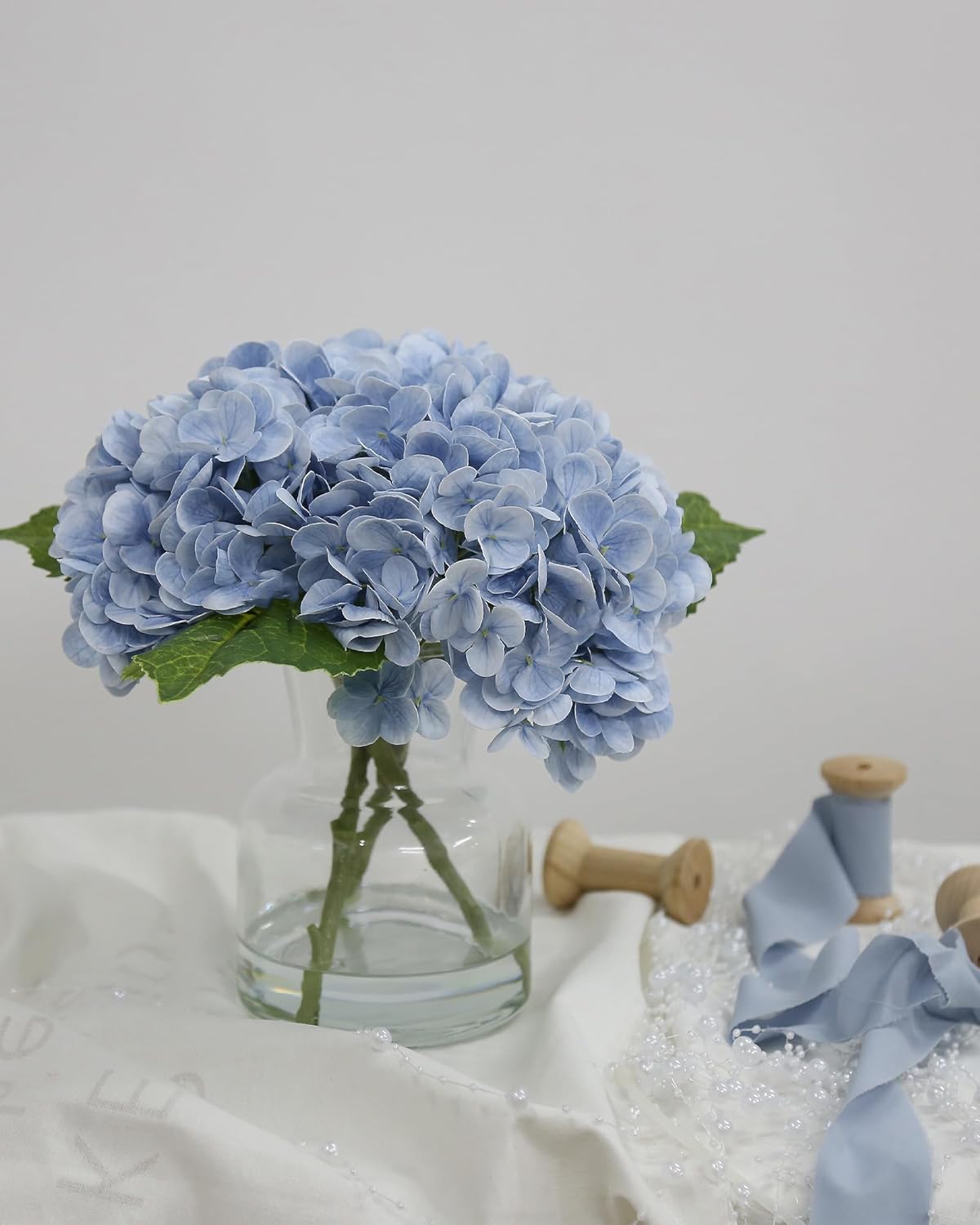 Real Touch Artificial Flowers Whith White Hydrangea in Vase for Home Decoration, Fake Flowers Centerpieces for Tables, Lifelike Fake Hydrangea in Vase for Bathroom, Office and Water Bar