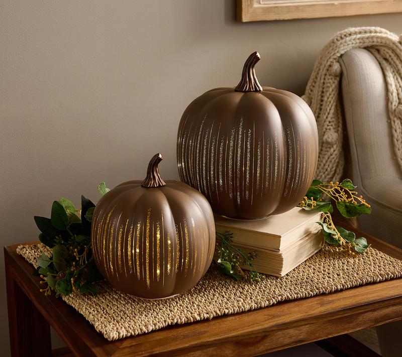 Set of 2 Illuminated Etched Glass Pumpkins with Twinkling Internal Lights for Autumn Decor